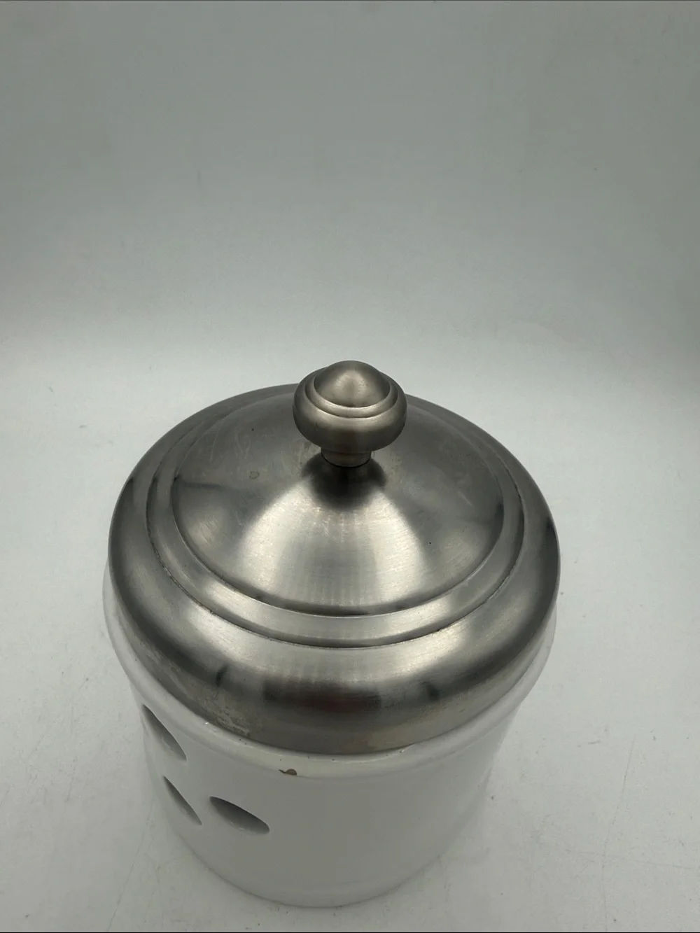 Williams Sonoma Ceramic Garlic Canister Silver Lid - Chipped
